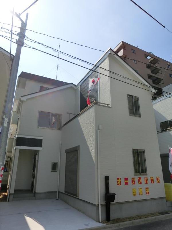 Local photos, including front road. All two-compartment Living environment favorable!