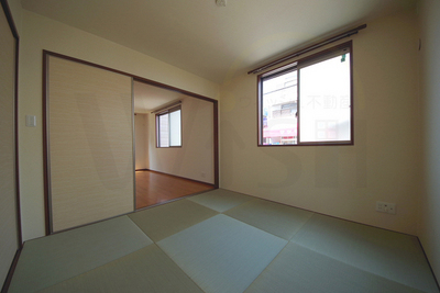 Living and room. Cozy is a very good Japanese-style.