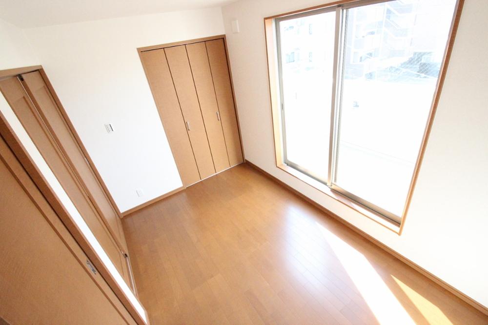 Non-living room. Mood also bright (picture is all A No. destinations in bright rooms. )