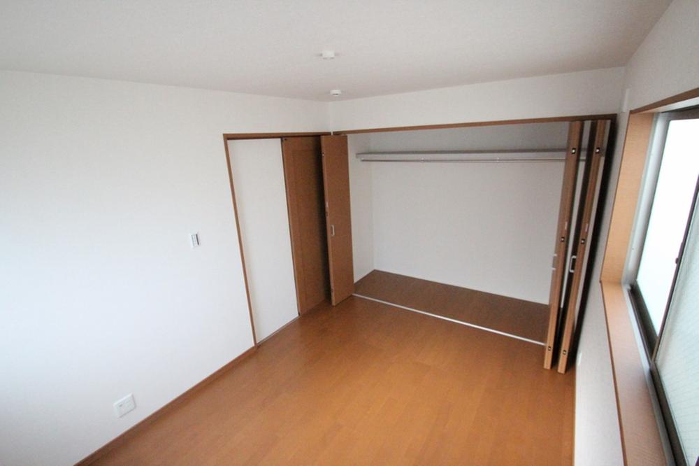 Receipt. Storage of large capacity, You can use a wide room.