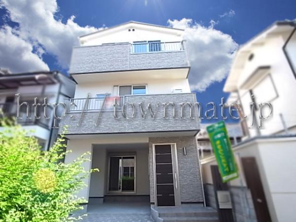 Local appearance photo. Bright appearance