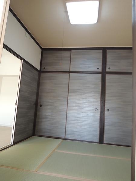 Non-living room. Japanese-style room 4.5 Pledge. Modern Japanese-style room is also easy to match furniture.
