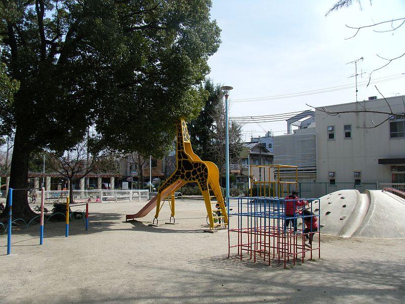 park. Shinmori to Central Park 683m