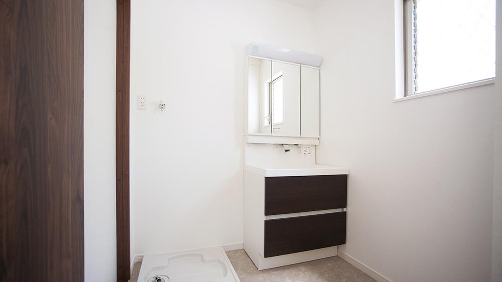 Wash basin, toilet. Storage is there plenty of vanity functionality preeminent!