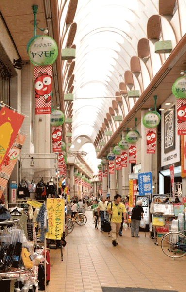 Sembayashi shopping street (6-minute walk, approximately 420m) boasts one of the most crowded Osaka vibrant