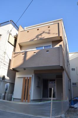 Local photos, including front road. South ・ 2 side lighting of the West!