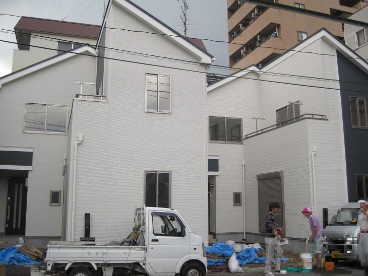 Local photos, including front road. Living a stylish design but also in harmony in the city center of the landscape, More deepen the ties connecting the family.