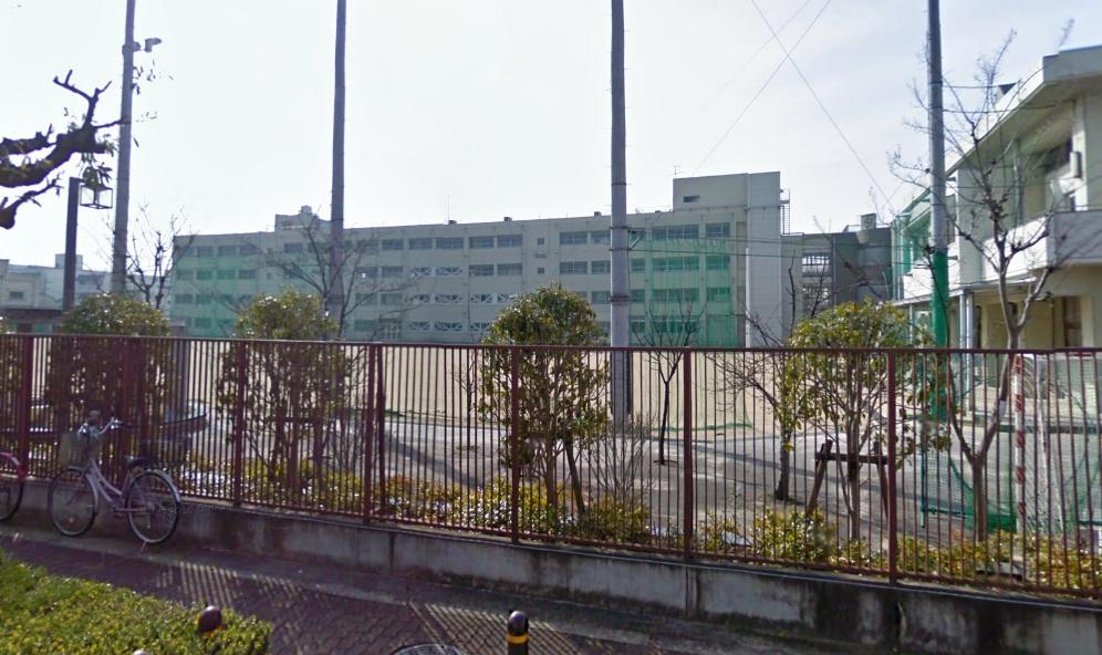 Junior high school. Osakashiritsudai 240m up to the temple junior high school