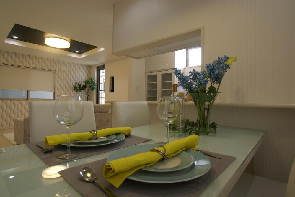 Living. Since white is the keynote you can enjoy a variety of coordination D No. locations (local model house)