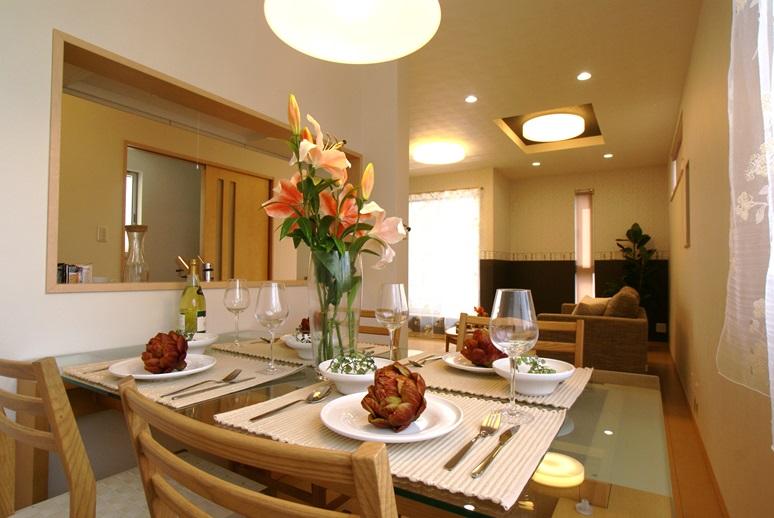 Living. Bright light plug dining ☆ C No. locations (local model house)