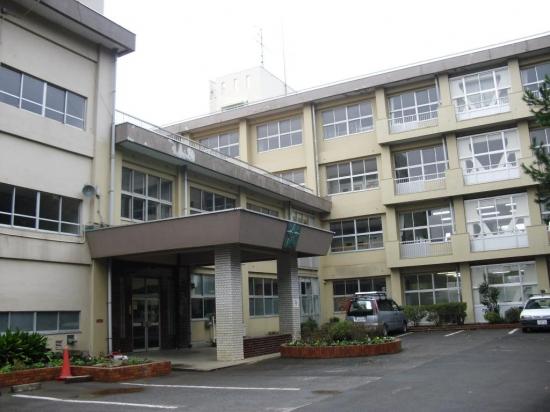 Junior high school. Osakashiritsudai 383m up to the temple junior high school