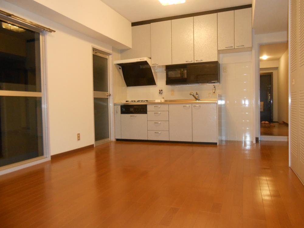 Living. Gloss of flooring is amazing attractive