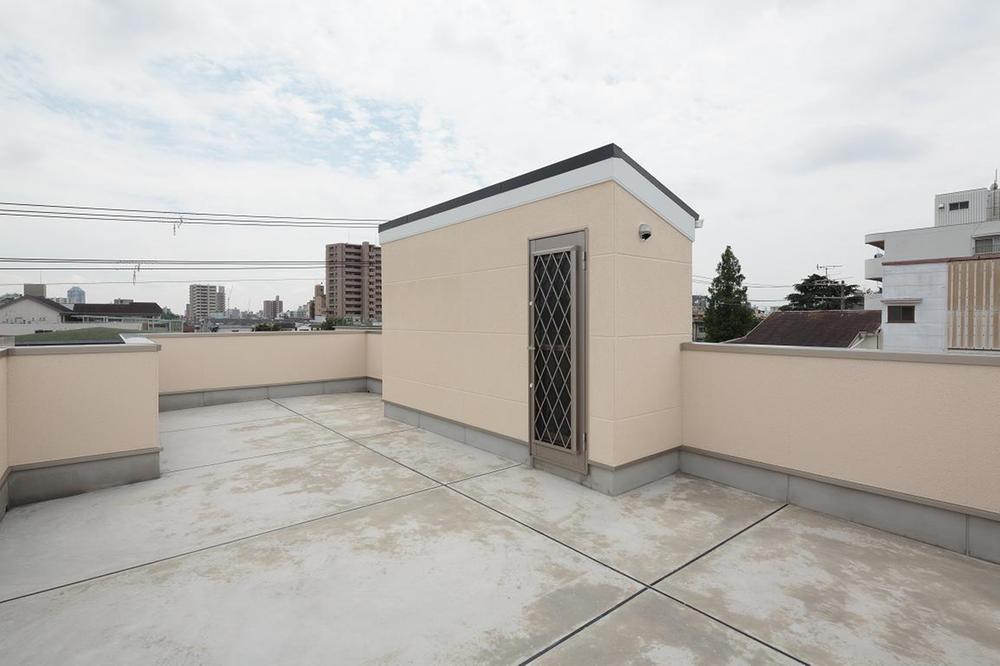 Other introspection. It is a roof balcony, also there is a lot of Tsukaimichi also possible is to change the mood in your family meals and laundry often day and astronomical observation of the child to Otsukuri the roof balcony