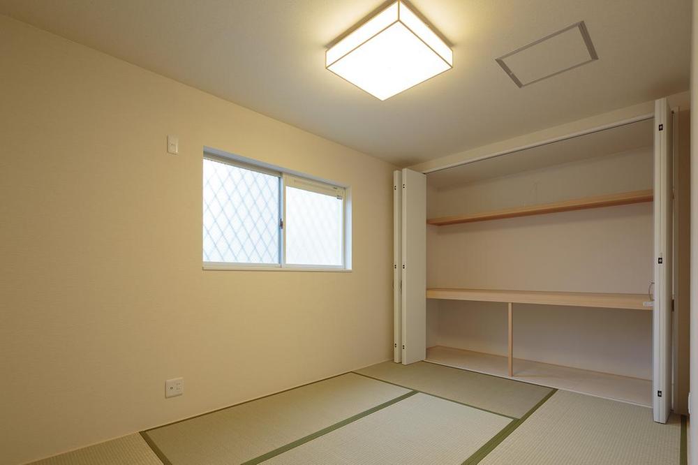 Non-living room. What about Toka nap sprawled on a total value of less tatami and Japanese-style room with a closet of large capacity