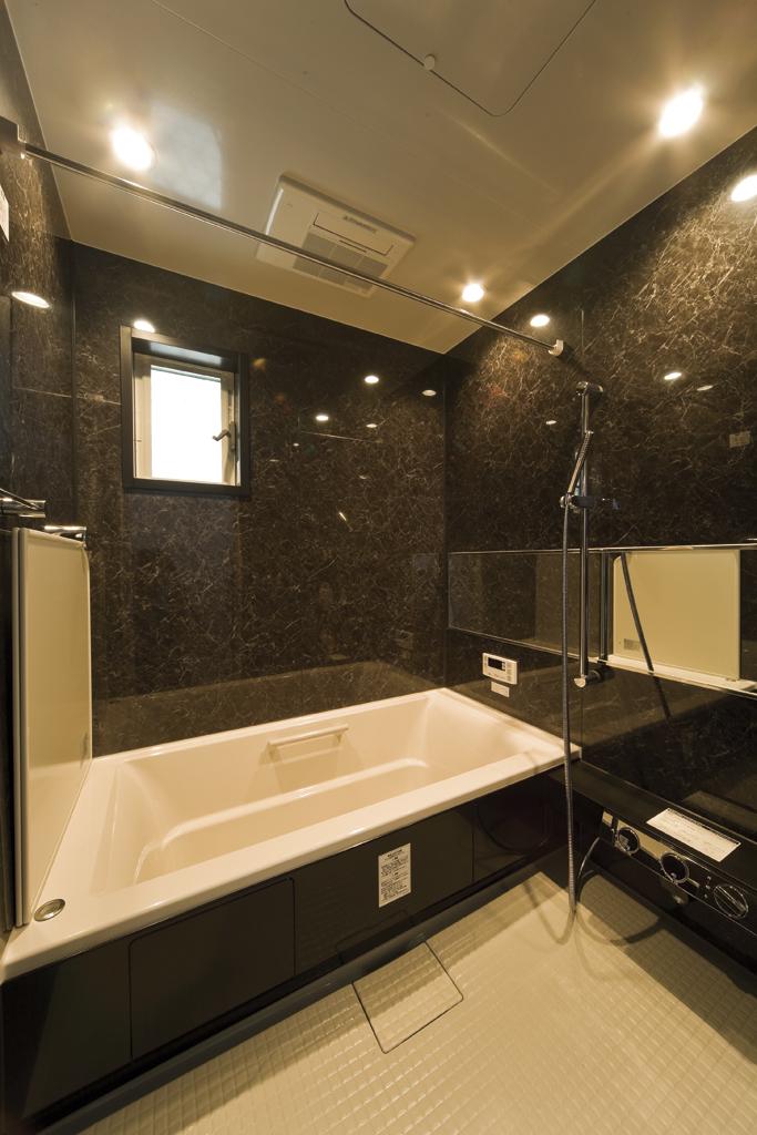 Same specifications photo (bathroom).  ■ Stylish design panel and the spacious size of the tub will provide a healing space