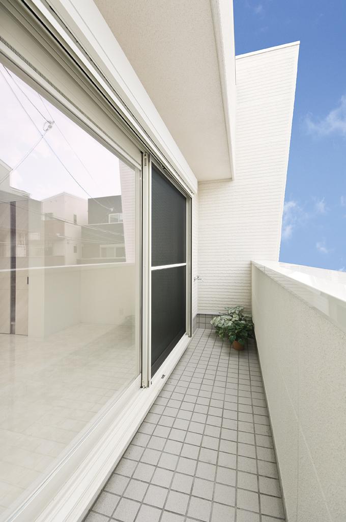 Balcony. It will be the rest compartment is all Teiminami orientation in three compartment please you for coming to us once local