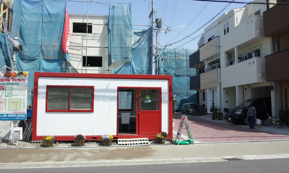 Local photos, including front road. Click here for red House of is the mark We are visitors wait for everyone