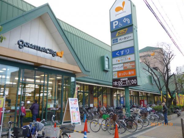 Non-living room. Gourmet City