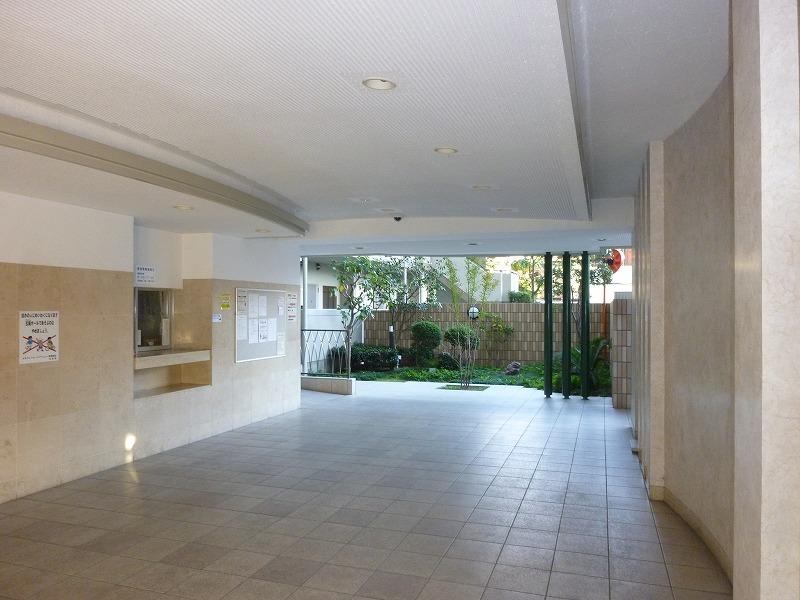 lobby. Entrance also are spacious, Is a luxury full up a notch.