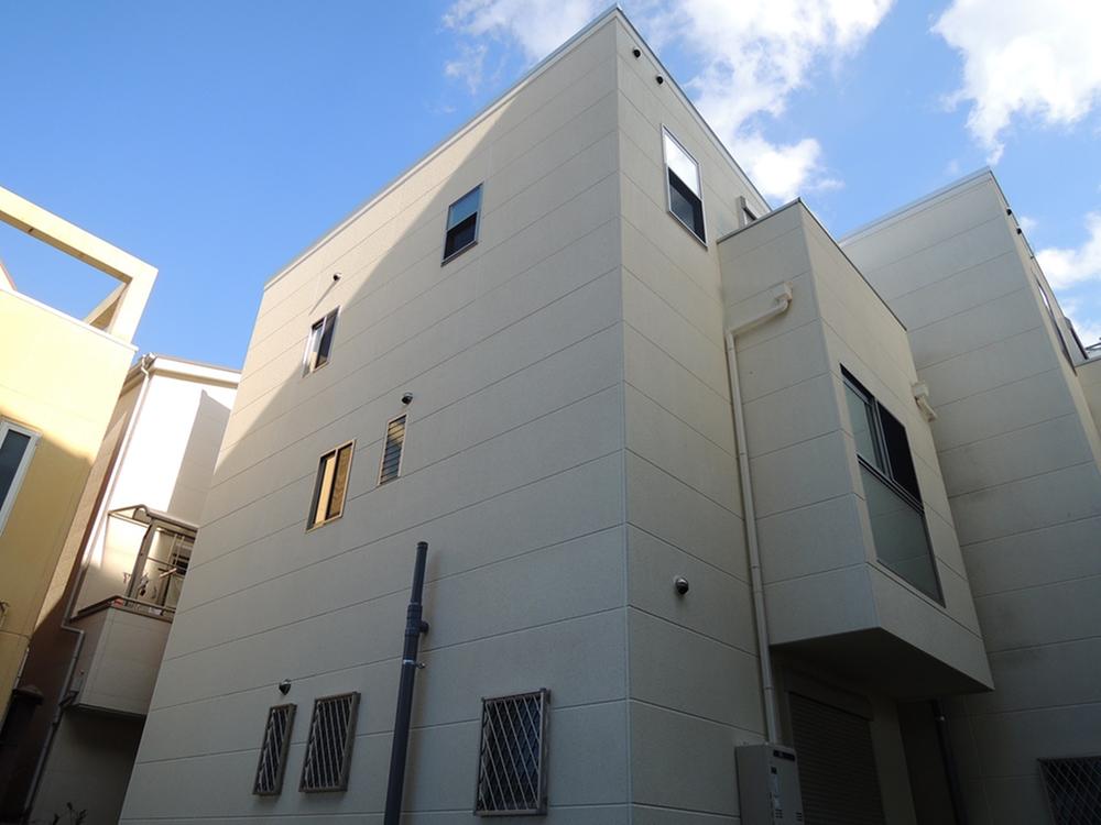 Supermarket. 438m until the Super National Morishoji shop