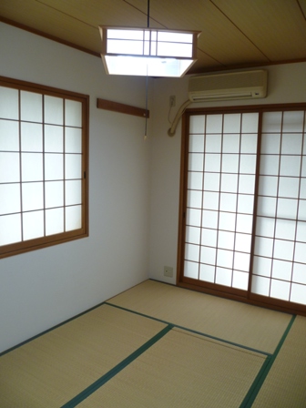 Other room space. Japanese-style room about 6 quires There is a garden tub outside the window! 