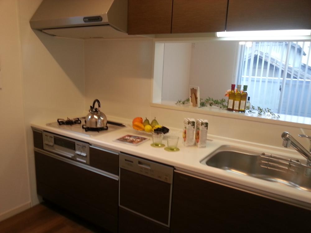 Kitchen. Wide silent sink, Water purifier integrated faucet, Dish washing dryer, With Down Wall, Kitchen unit is available in width 2m55cm. Please, Experience in the field.
