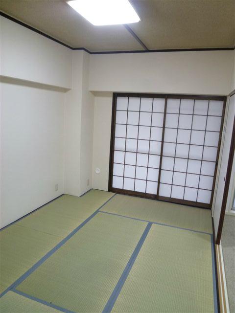 Non-living room. Indoor (10 May 2013) Shooting