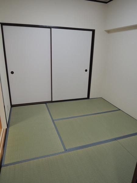 Non-living room. Japanese-style room 4.5 Pledge.