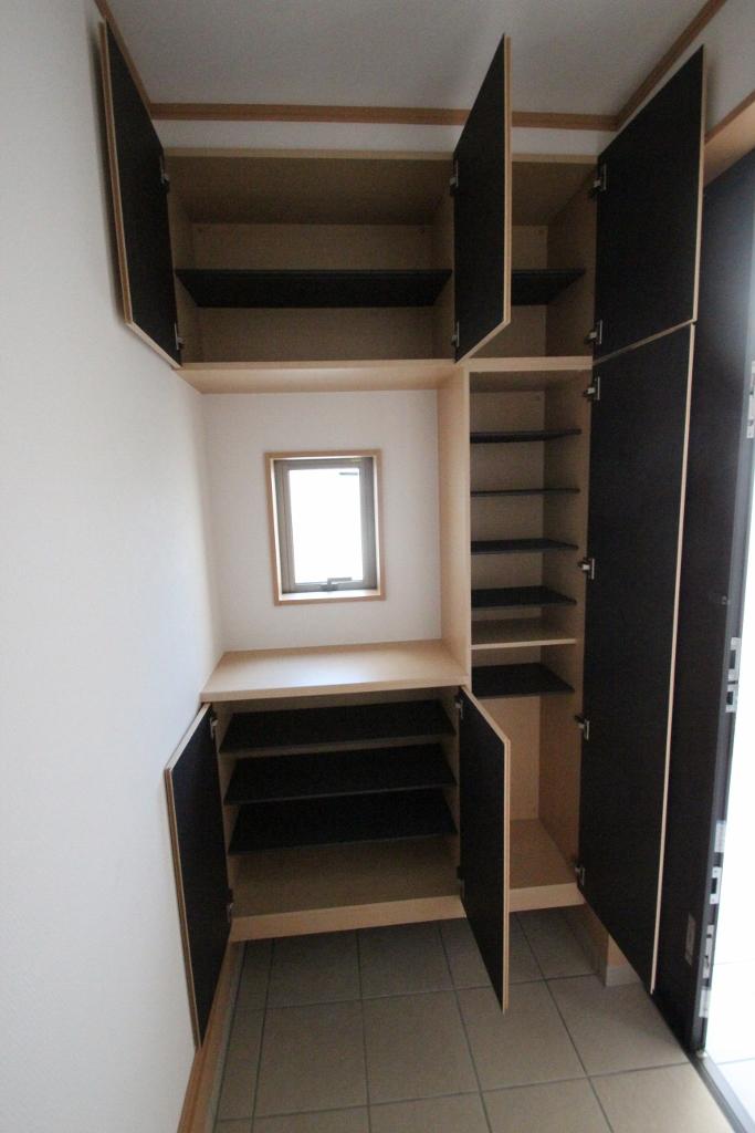 Receipt. Entrance storage Open!