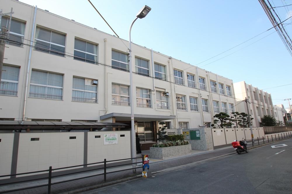 Primary school. Osakashiritsudai Miyanishi until elementary school 771m