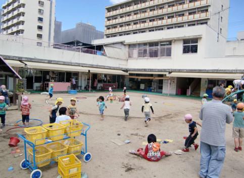 kindergarten ・ Nursery. 3 minutes by bicycle up to 697m nursery school until Osakashiritsudai Miya second nursery! !