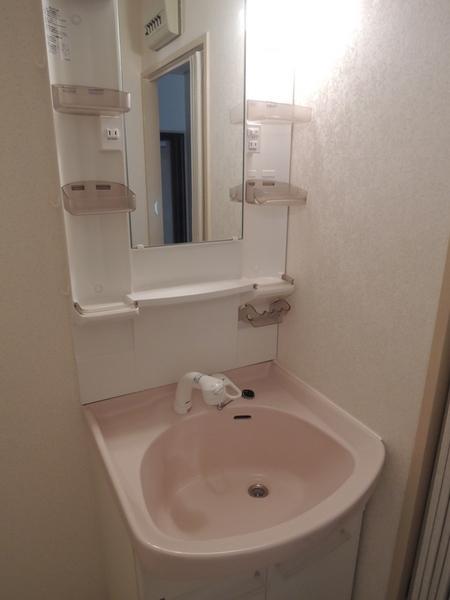 Wash basin, toilet. Shampoo dresser new goods.
