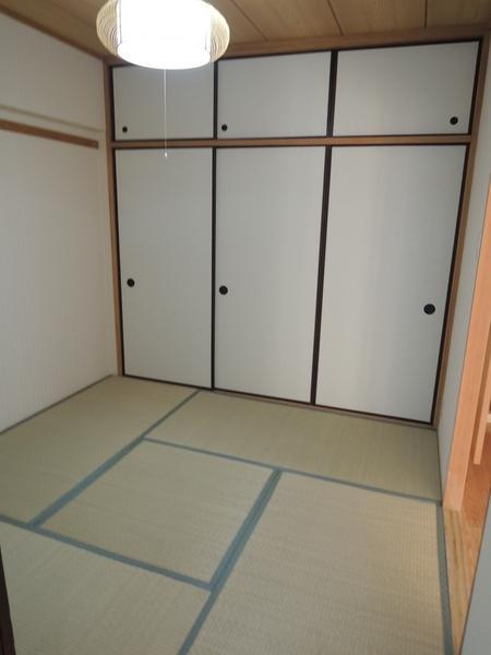 Non-living room. Japanese-style room 4.5 Pledge. Tsuzukiai is convenient when drinking house.