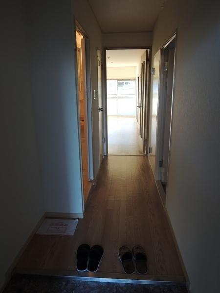 Other. Corridor. It is shiny in the cross exchange.