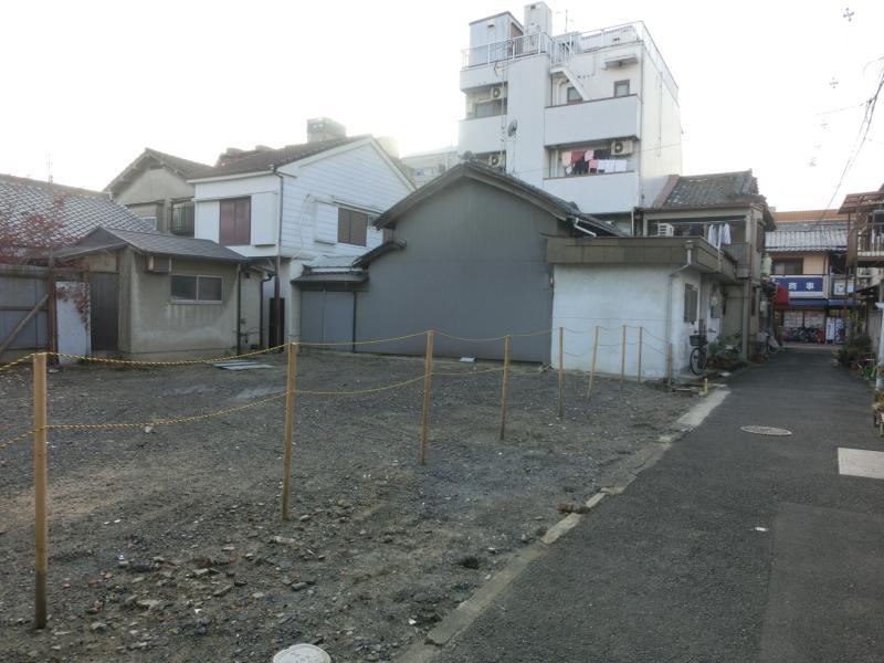 Local photos, including front road. Local (12 May 2013) Shooting