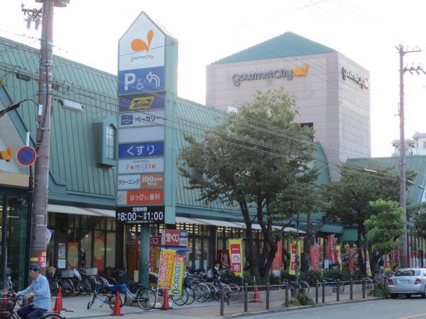 Supermarket. Peripheral 750m Gourmet City to Gourmet City 750m