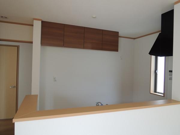 Kitchen. Cupboard hanging in the kitchen behind. Do not put the cupboard on this below.