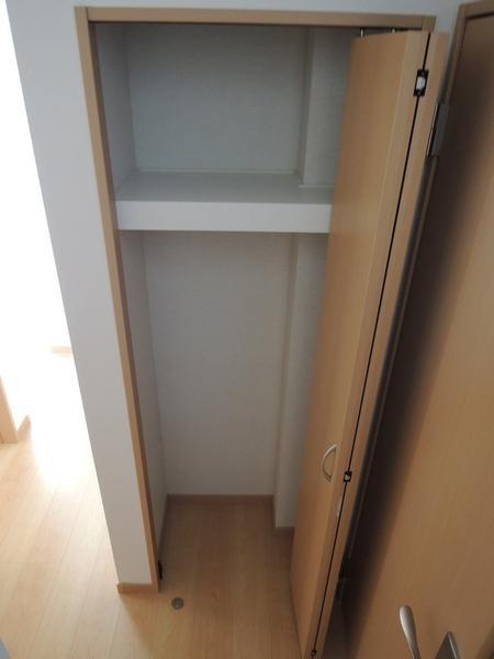 Receipt. First floor sanitary next to the storage. Perfect size to put away the vacuum cleaner.