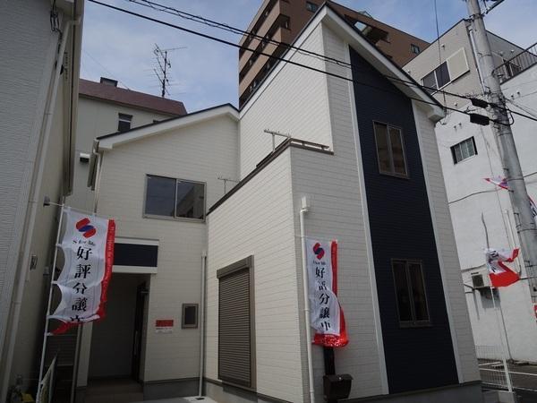 Local appearance photo. Neat modern house has been completed! It may be room