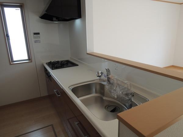 Kitchen. Counter Kitchen. It is with water purifier.