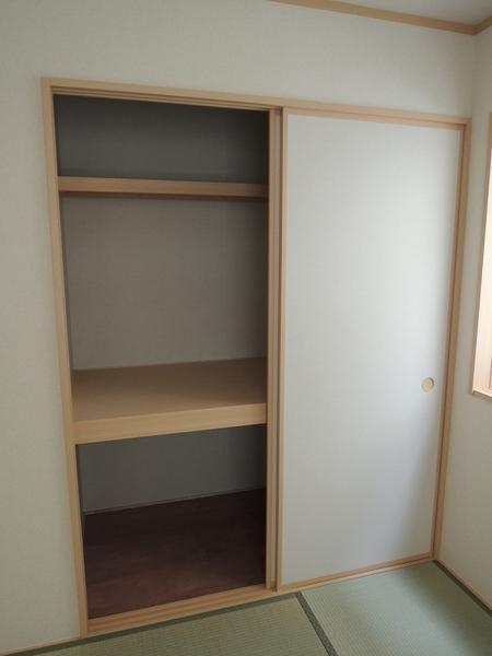 Receipt. First floor Japanese-style room closet. plenty, plenty.