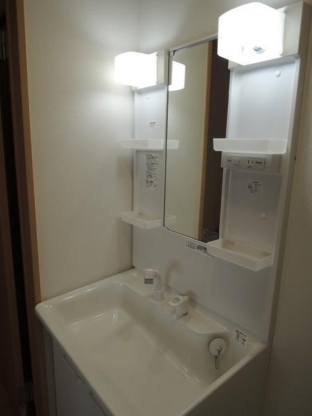 Wash basin, toilet. Shampoo dresser of wide bowl.