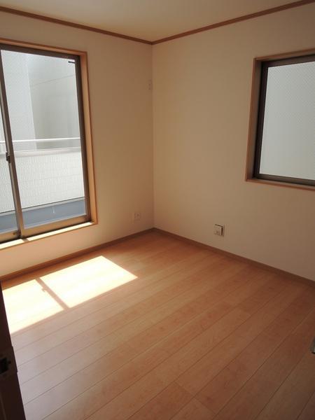 Non-living room. 2 Kaiyoshitsu 5.25 Pledge. There large windows two, Fairly bright.