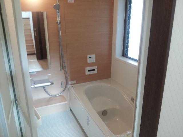 Bathroom. Bathing of comfortable size