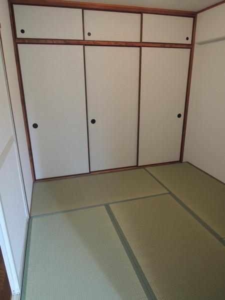 Non-living room. Japanese-style room 4.5 Pledge.