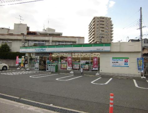 Convenience store. Also supports hunger of 410m midnight until FamilyMart Keihanhondori chome shop! ! 6 mins