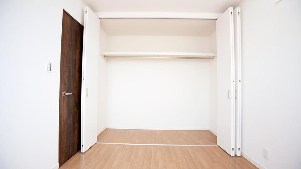 Receipt. Space clean organized in plenty of storage capacity! By concentrating the storage, Visibility is spread is "the room is wide feeling of freedom full"!