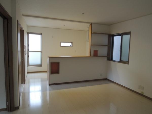 Living. Windows are many bright living.