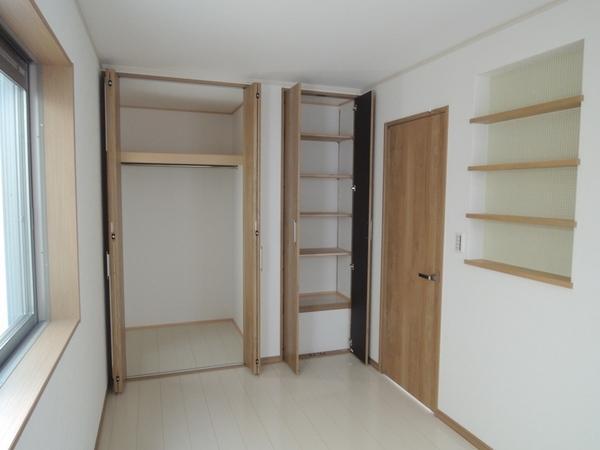 Non-living room. 3 Kaiyoshitsu 5.6 Pledge. Storage is often.