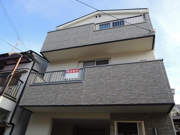 Local appearance photo. It is an excellent 3 between the frontage.